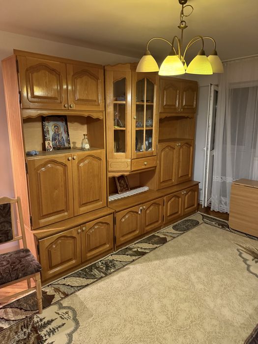 Inchiriez apartament cu 3 camere