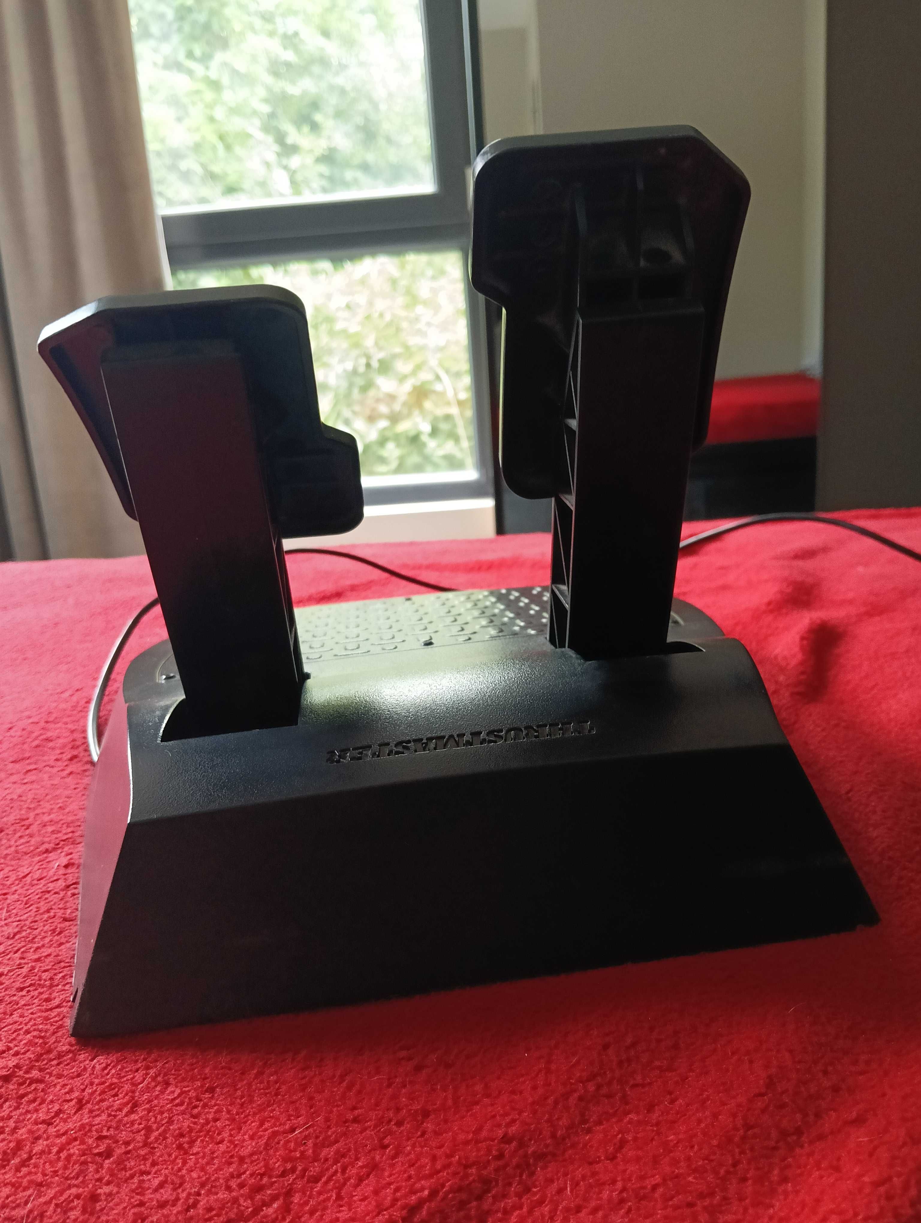 Геймърски волан Thrustmaster Ferrari за PS4/PC