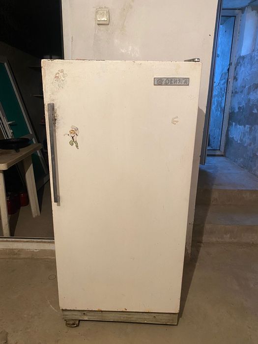 Продаю старый холодильник