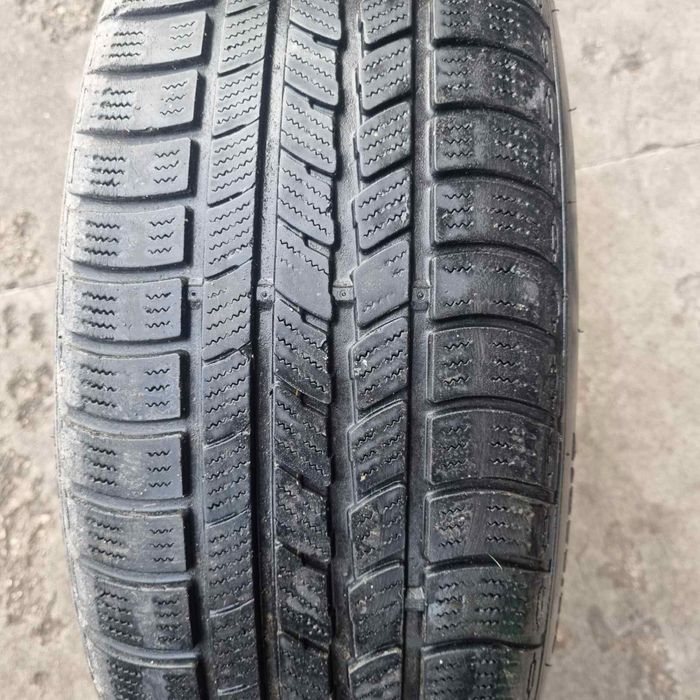 2 броя гуми NEXEN 215/55/17 зимни