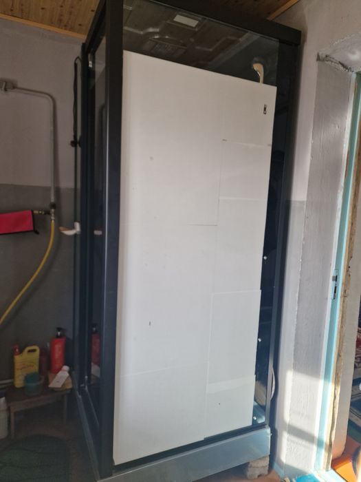 Кабинка душевая в хорошем состоянии