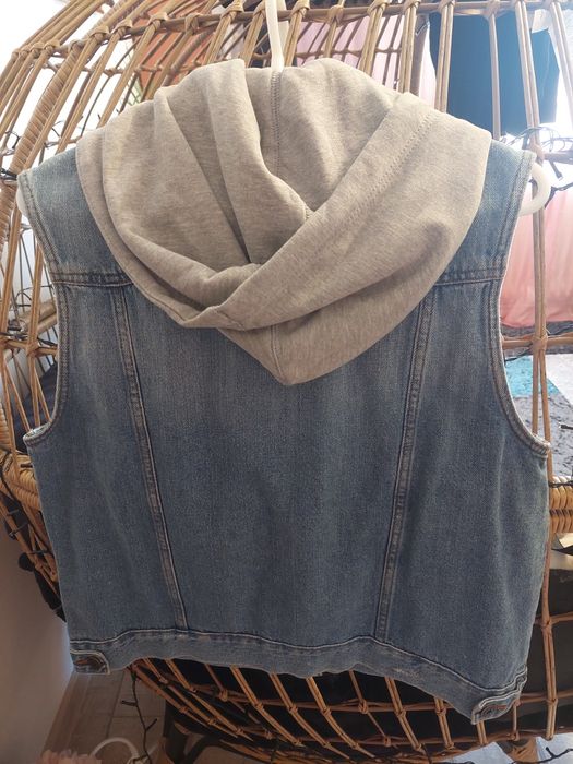 Vesta de blugi cu gluga