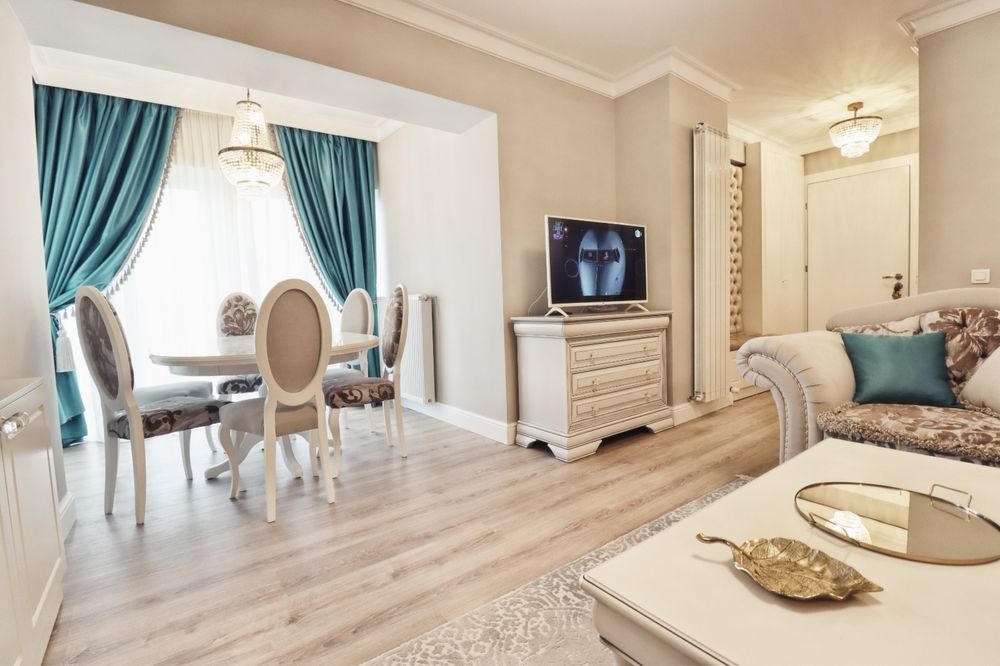 PROPRIETAR INCHIRIEZ apartament cu 3 camere parter  si gradina
