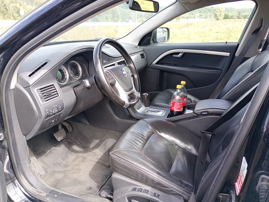 Vând Volvo XC70 4WD 2.4diesel 205cp automat SUMUM