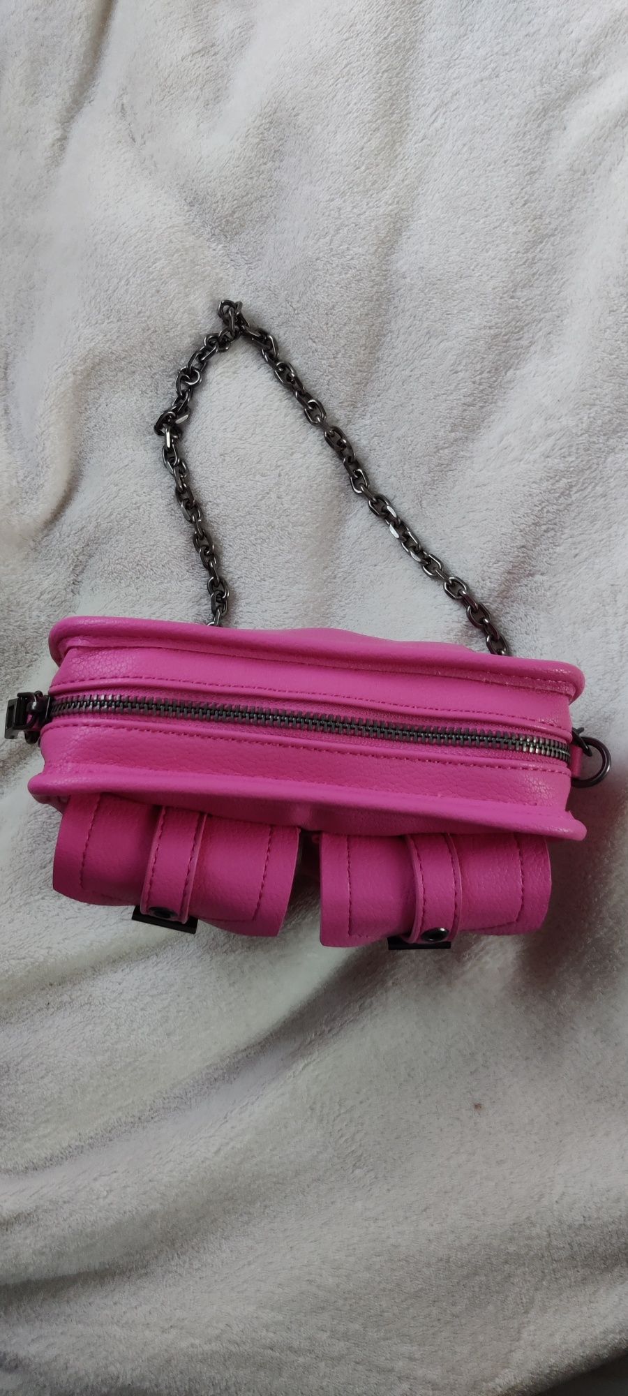 Розова чанта y2k стил