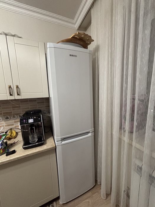 продается холодильник