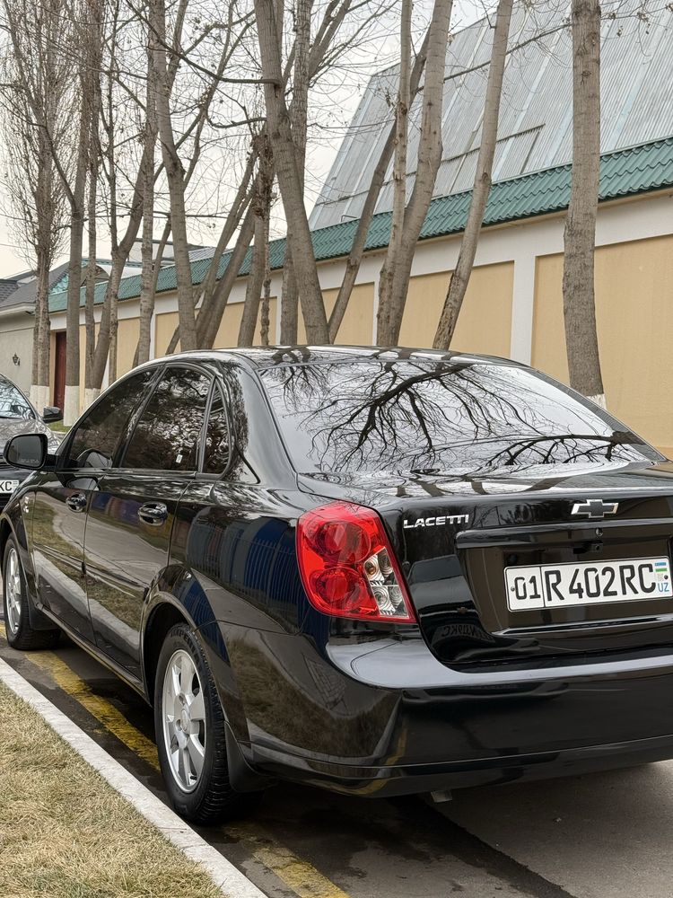 Продается черная Gentra 2024