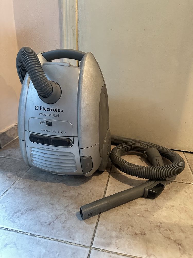 Отдаем пылесос Electrolux