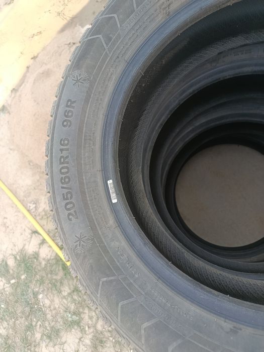 Зимние шины 205/60 R16 комплект 4 штуки