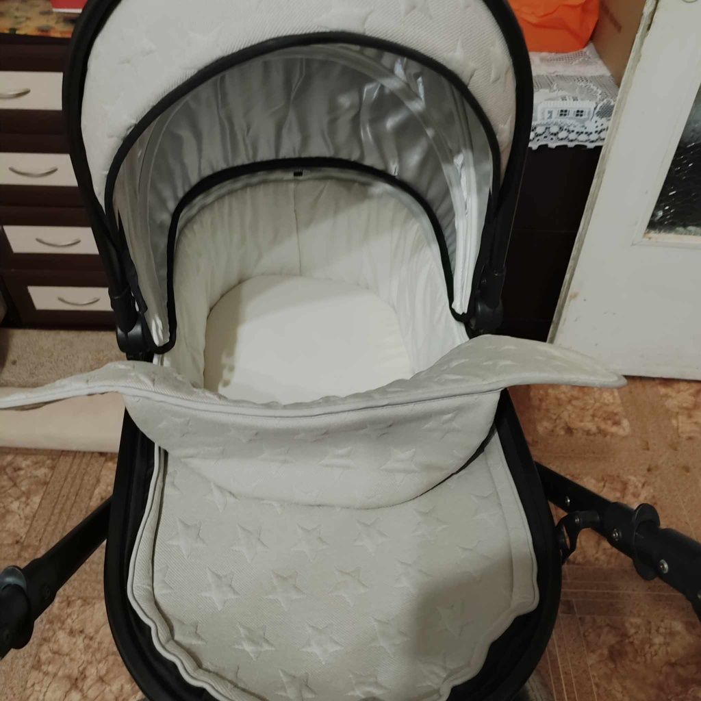 Бебешка количка със зимен кош