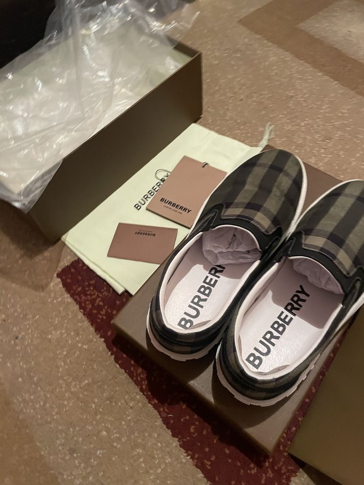 Продаётся кеди burberry lux качества