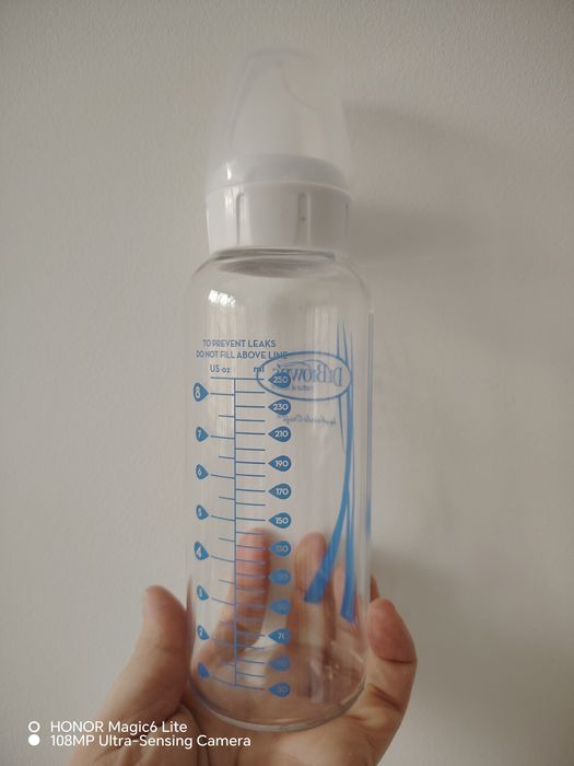 Стъклено шише на Dr. Browns