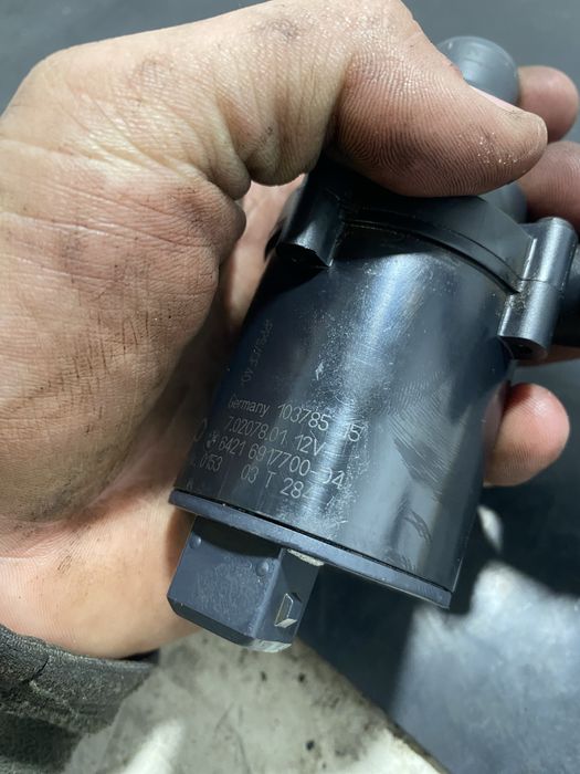 Pompa secundara auxiliara Recirculare apa BMW Seria 7 E38 | 6917700