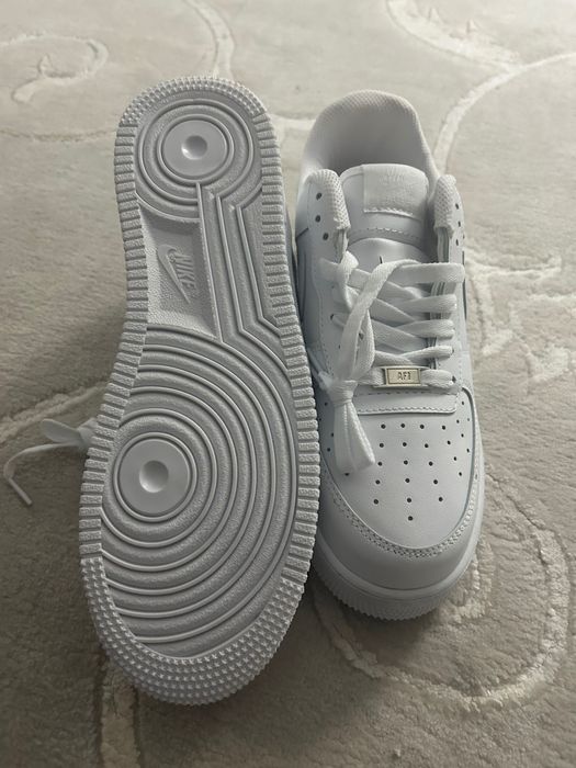 Adidas AIR Nike albi