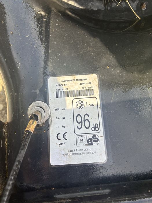 Masina de tuns iarba Briggs Stratton