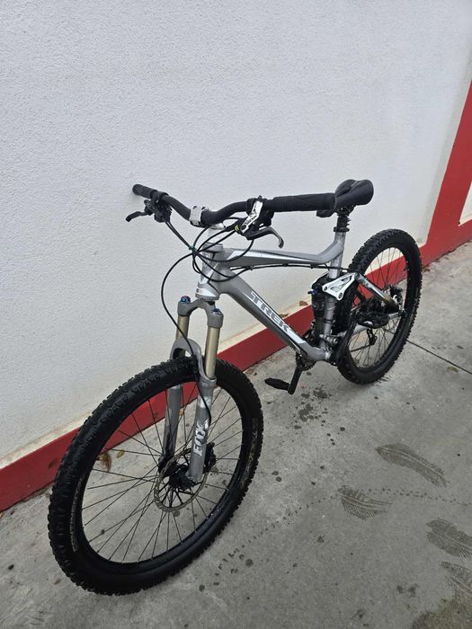 Bicicleta mountain bike Trek full suspension