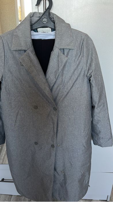 продам длинную куртку до колен 44 размера