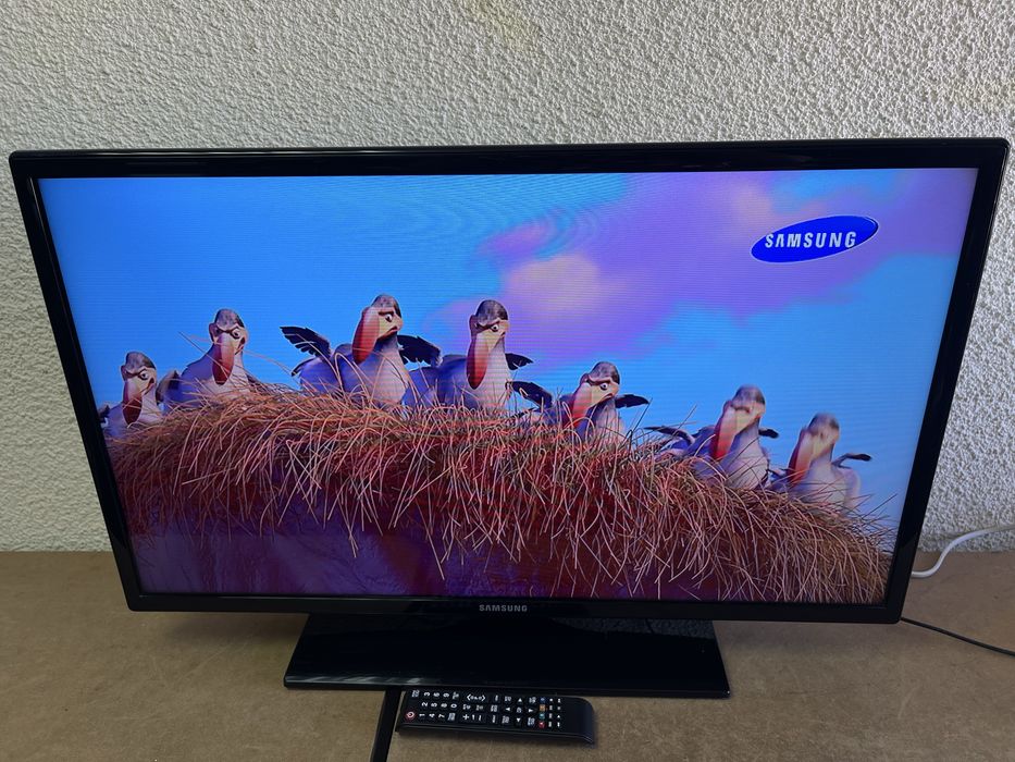 Телевизор Samsung LED 32“ - UE32EH4000