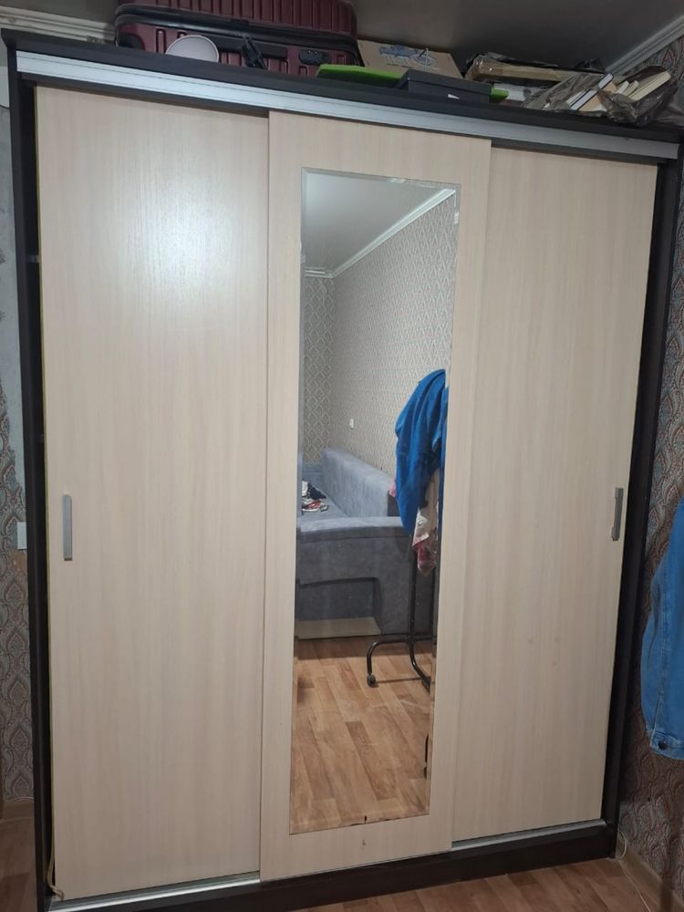 Шкаф и компьютерный стол
