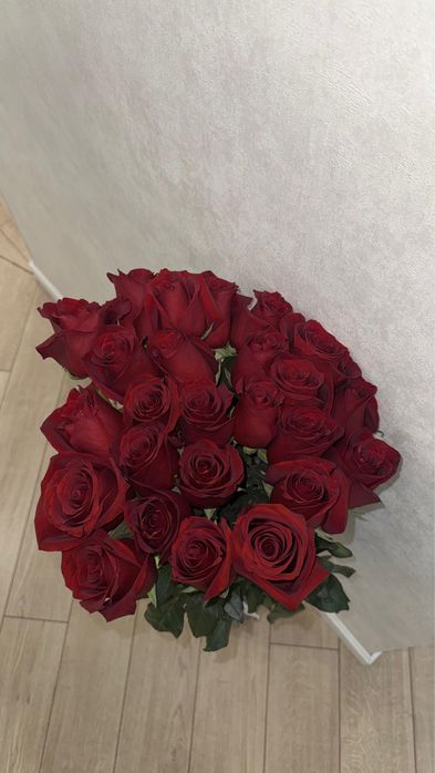 Розы метровые красные