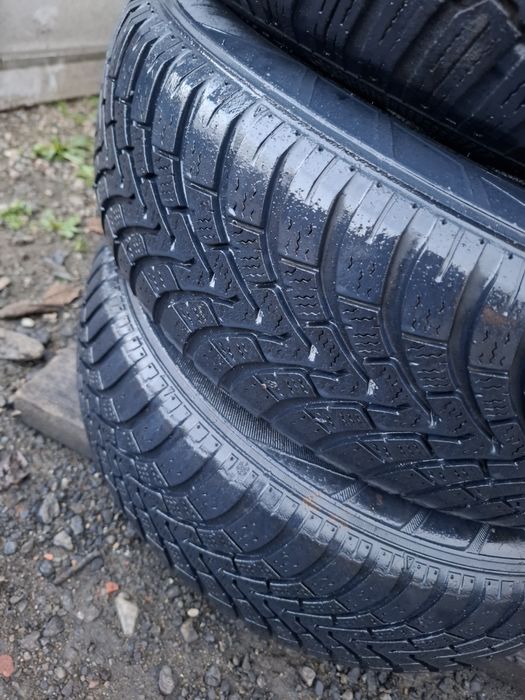 Vand set 4 roti R 14 ford fiesta au anvelope 175 65 14 iarna bune