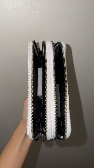 Vând portofel Michael Kors