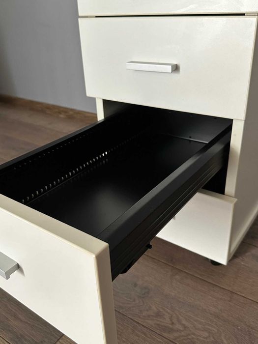 birou premium 140x140cm marca Techo cadru aluminiu blat pal alb