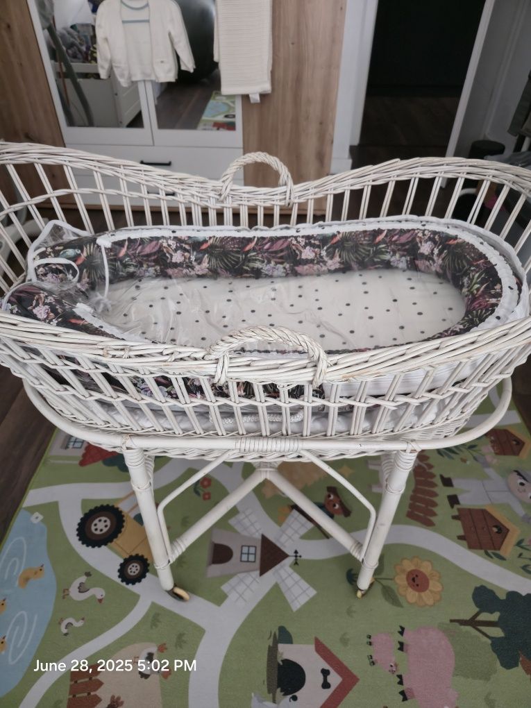 Cos rachita cu roti pentru bebelusi cu baby nest