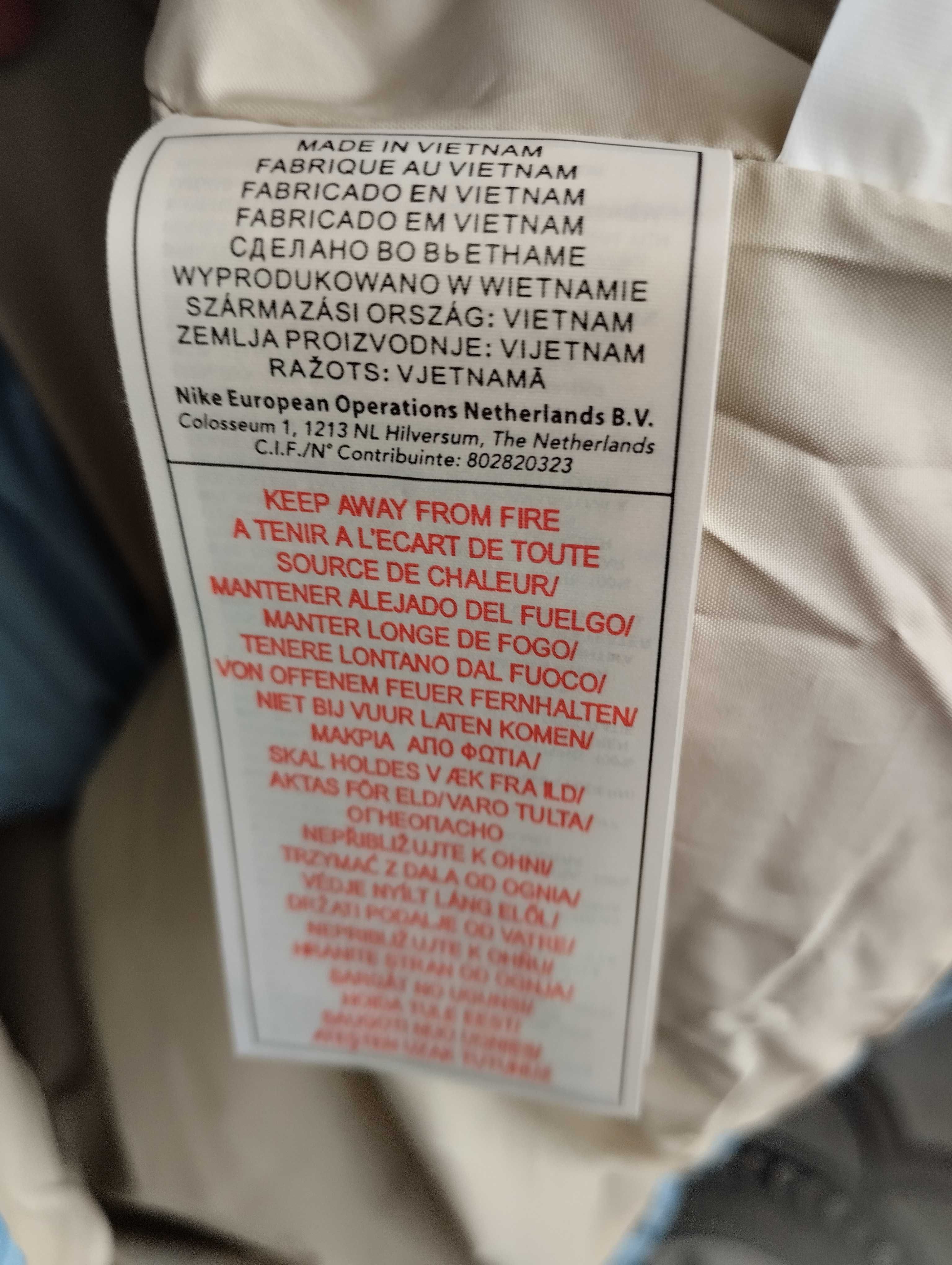 Nike Vintage дамско яке пълнеж патешки пух. Ново с етикет, размер XL.