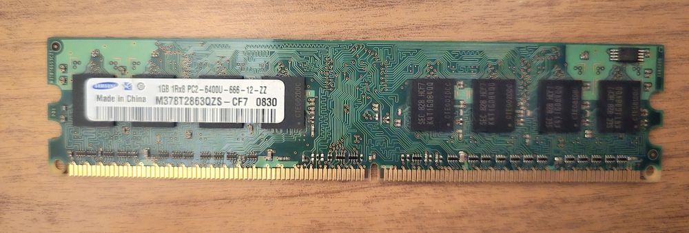 Продаю оперативную память  DDR3 2 ГБ,1ГБ, 2666 МГц.