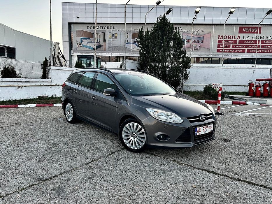 Ford focus Titanium 1.6 diesel 6+1 Viteze  Dublu Climatronic, Jante 17