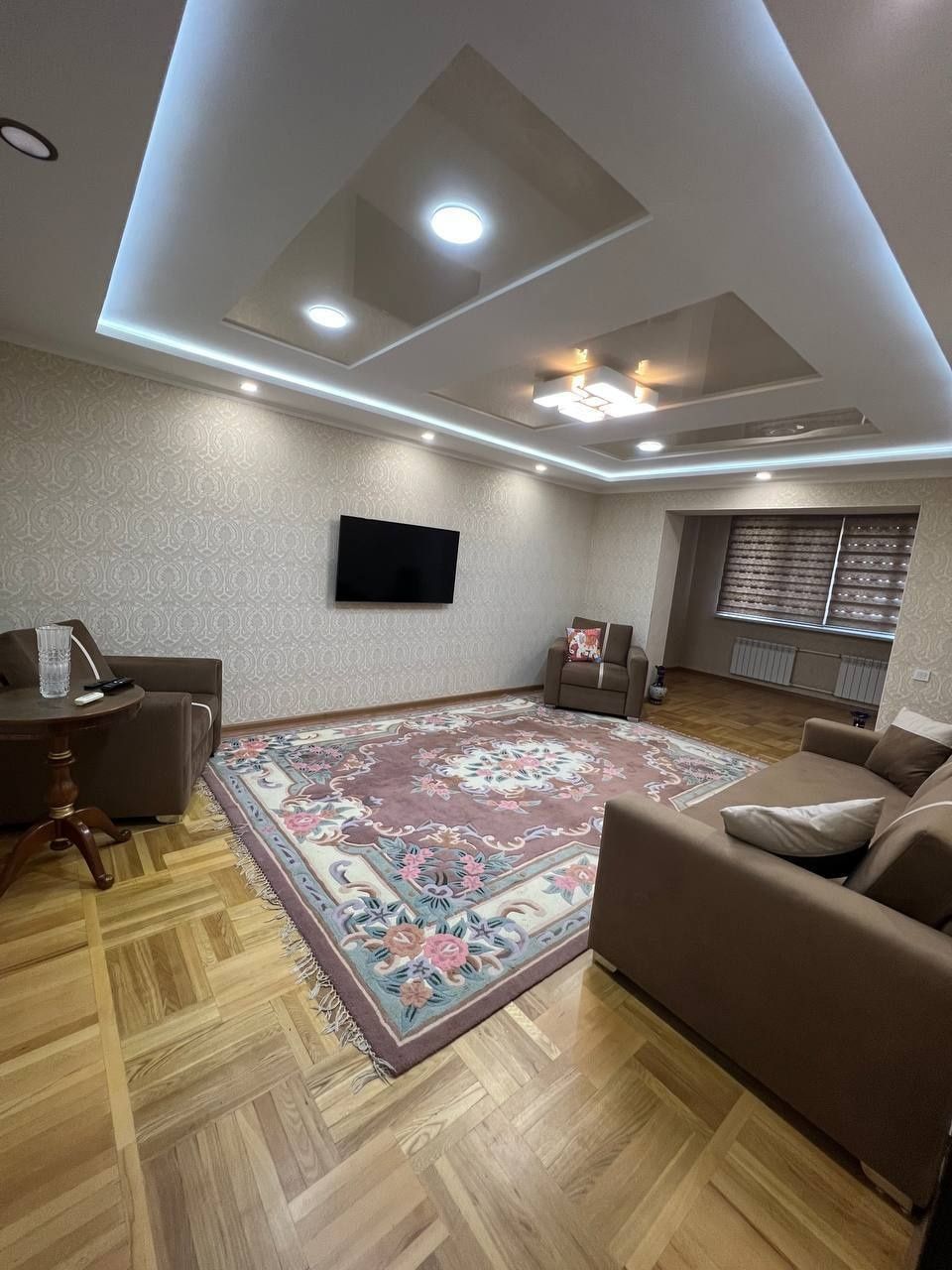 Срочно сдаётся квартира метро Буюк Ипак Йули 4-комнат 120м2 евро ремон