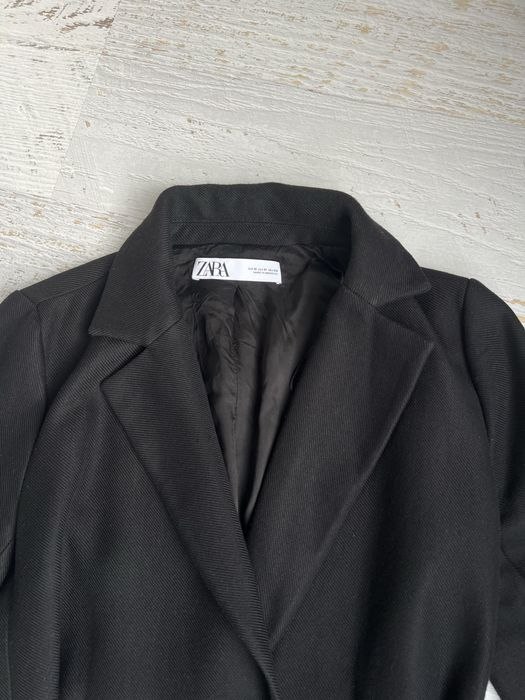 Черно палто Zara