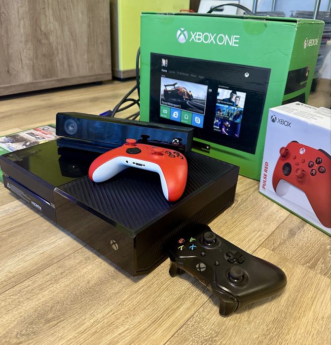 Xbox One cu Kinect + 2 telecomenzi si 14 jocuri – stare excelentă
