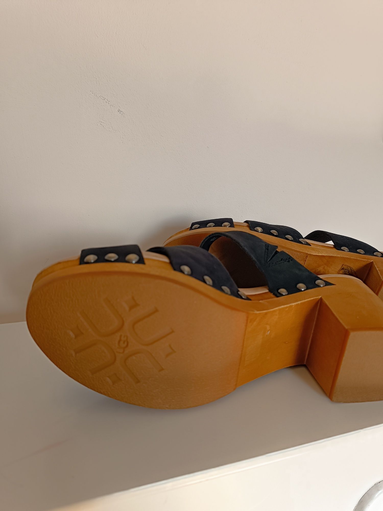 Нови дамски сандали сабо от естествена кожа на UGG