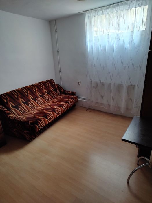 P.F. Dau în chirie Ap. 2 cam. pe str. București