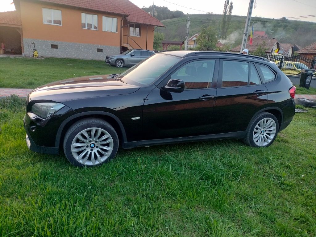 Vând BMW  X1  xdrive 2011