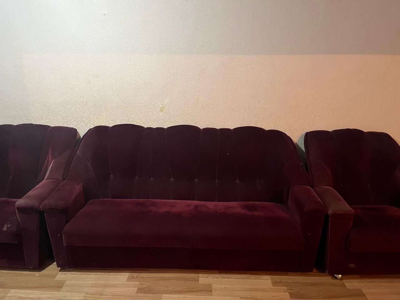 Продам диван с креслами