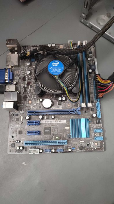 ASUS дънна платка с процесор и RAM