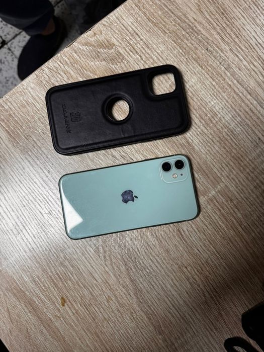 Продам Айфон 11