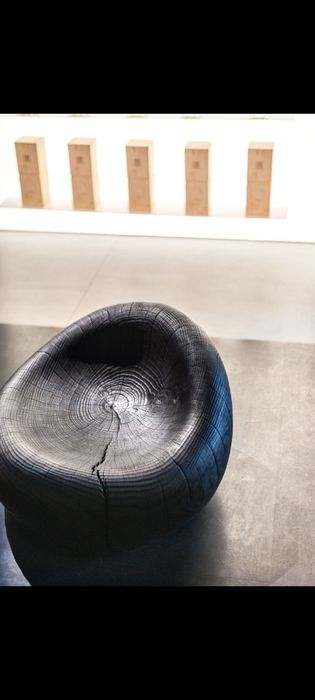 Obiecte din lemn masiv – scaune, tabureți și piese de decor unicat