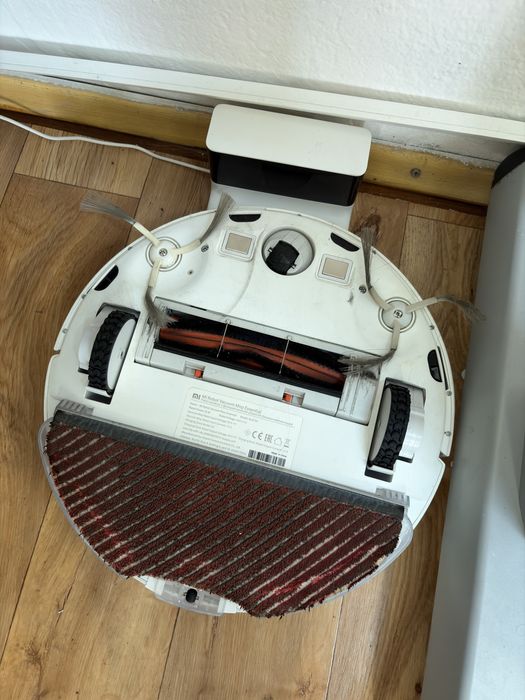 Aspirator robot mi robot aspira si spala