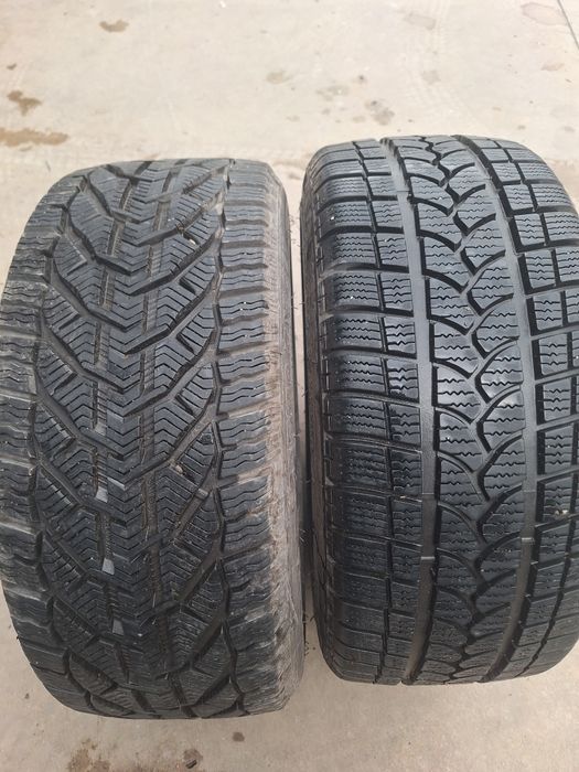 Продавам 4 бр зимни гуми  235 40 18