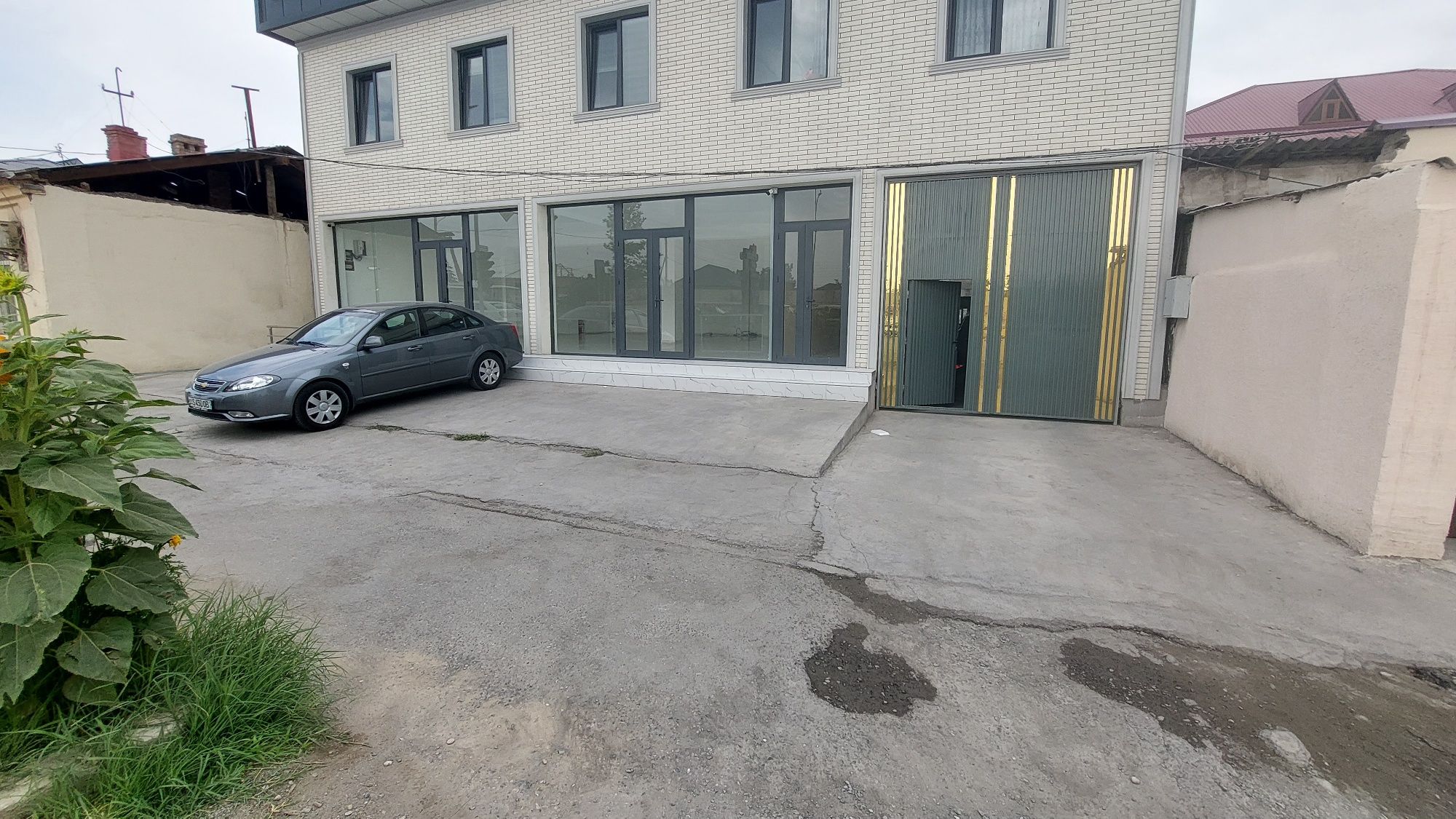 Магазин ижарага берилади 140м2  ремонт яхши.