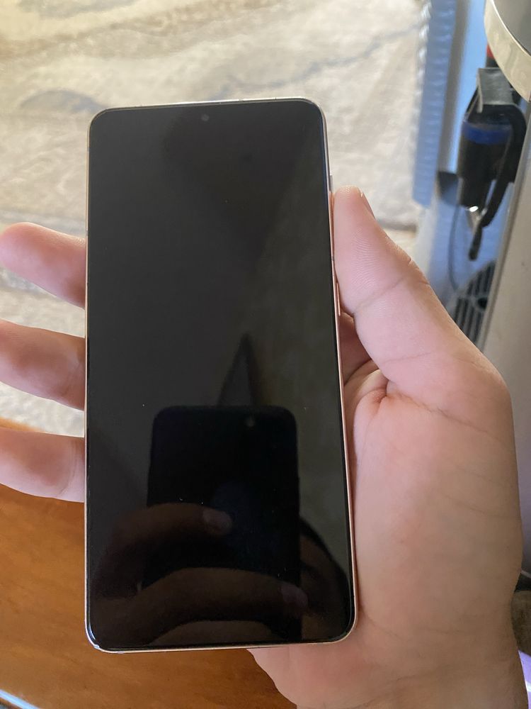 samsung s21   xolati yaxshi bitta ikkita chizig’i bor qolganm