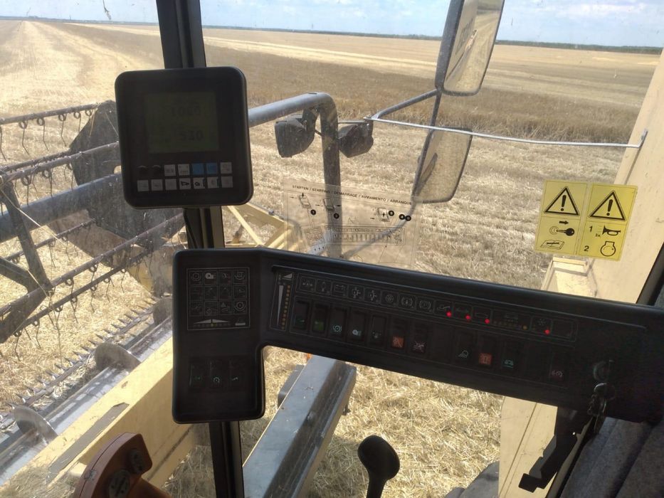 Combina New Holland TX68