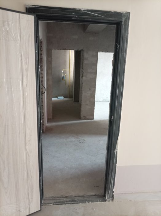 Jondor yangi bozor yonida 2 xonali kvartira tez va arzon sotiladi. May