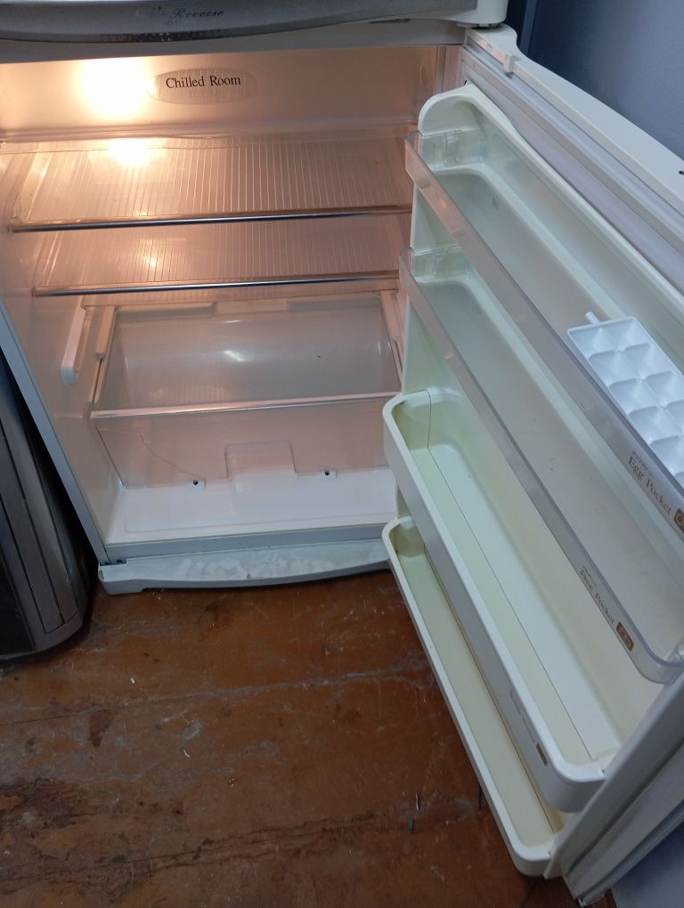 Холодильник Шарп в отличном состоянии