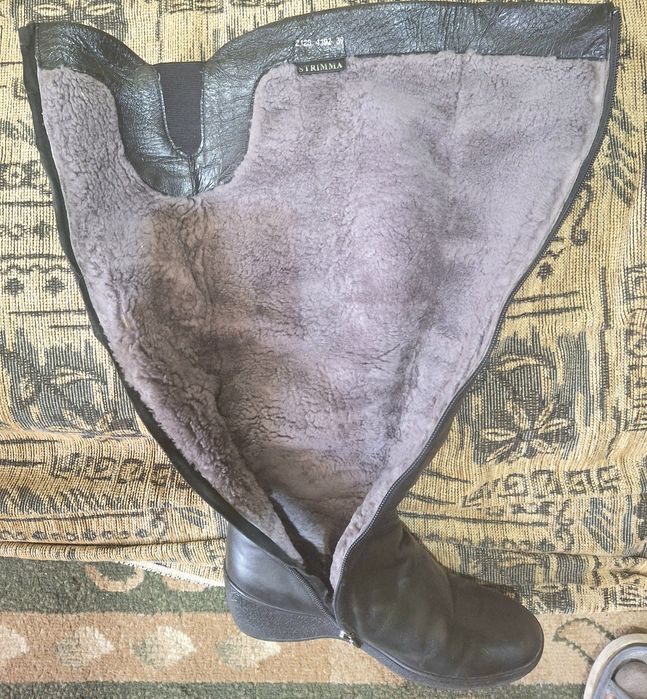 Сапоги ботфорты б/у натуралка, черные на сплошной подошве 37-38 размер