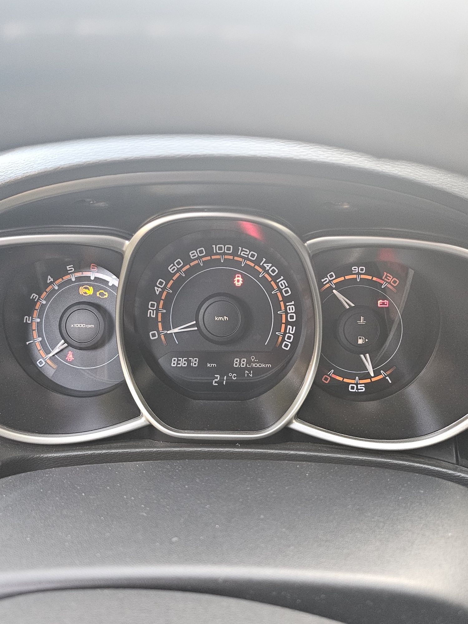 Продаётся серебристая LADA VESTA SW 2018